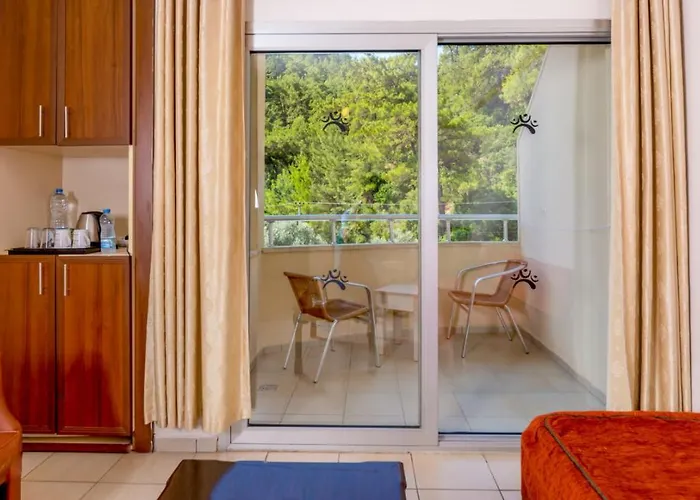 Julian Forest Μαρμαρίς