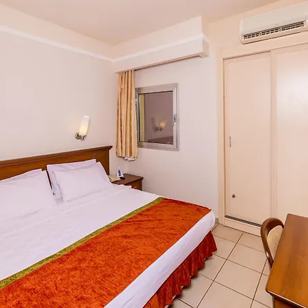 Julian Forest Hotell 4*