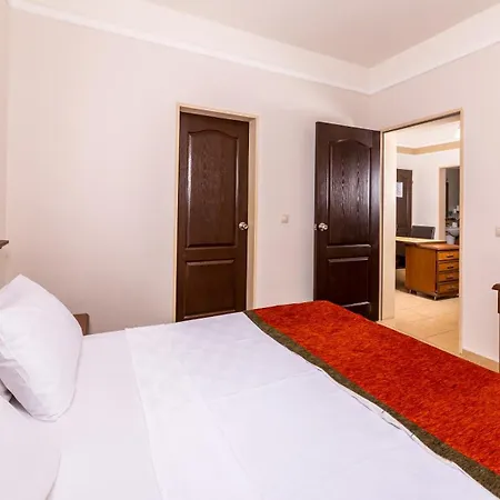 فندق Julian Forest 4*